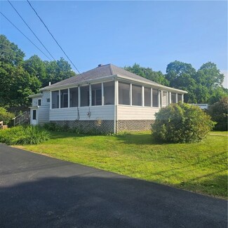 402 Fairview Ave, Coventry, RI 02816