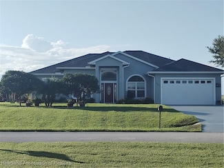 561 Sunset Pointe Dr, Lake Placid, FL 33852