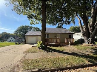 203 S Crocker Ave, Greenwood, WI 54437