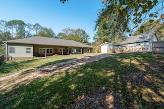 313 Vine St, Wiggins, MS 39577
