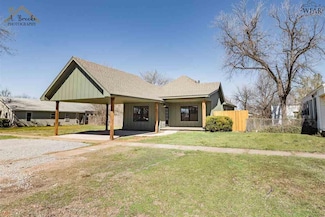 102 W Magnolia Ave, Iowa Park, TX 76367