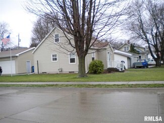 426 S Grove St, Walcott, IA 52773