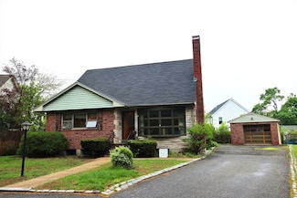 36 Davenport Rd, Needham Heights, MA 02494