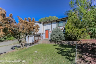 910 Mountain View Dr, Aztec, NM 87410