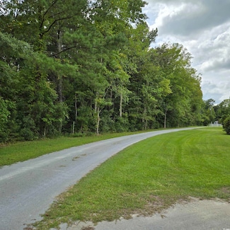 863 Windham Rd, Loris, SC 29569