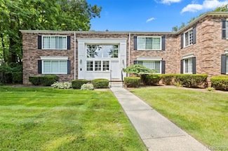 532 E Fox Hills Dr Unit B10, Bloomfield Hills, MI 48304
