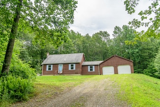 132 Wade Rd, Pomfret Center, CT 06259