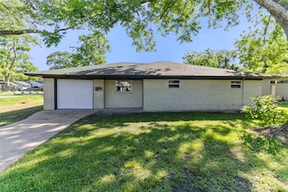 401 S Fig St, Sweeny, TX 77480