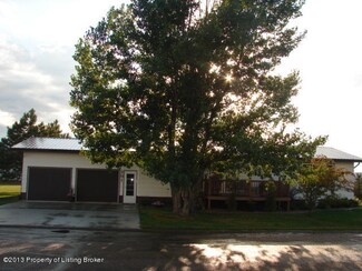201 S 8th St, Glen Ullin, ND 58631