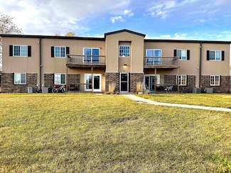 3 27th St, Spirit Lake, IA 51360