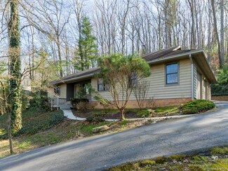157 Rugby Hollow Dr, Hendersonville, NC 28791