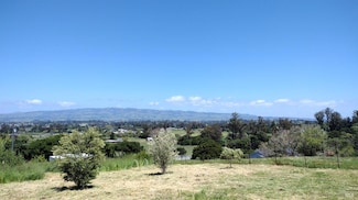 2499 Eastman Ln, Petaluma, CA 94952