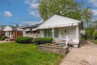 26211 Linwood St, Roseville, MI 48066
