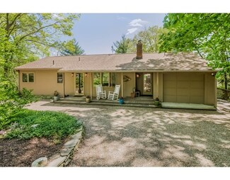 12 S Hillside St, Assonet, MA 02702