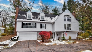 47 Cleveland St, Chagrin Falls, OH 44022