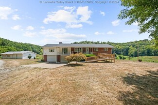 20 Horseshoe Bend Rd, Charleston, WV 25320