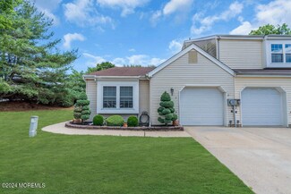 2 Bramble Ln, Matawan, NJ 07747
