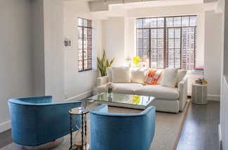 320 E 42nd St Unit 2218, New York, NY 10017