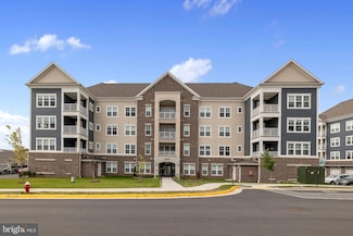 21894 Hawksbill High Cir Unit 403, Sterling, VA 20164