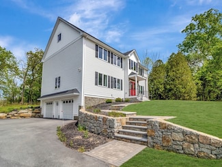 77 Park St, Mendon, MA 01756