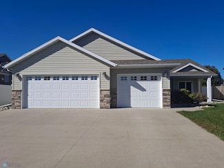 611 33rd St N, Moorhead, MN 56560