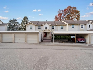 4970 Oak Hill Dr, Waterford, MI 48329