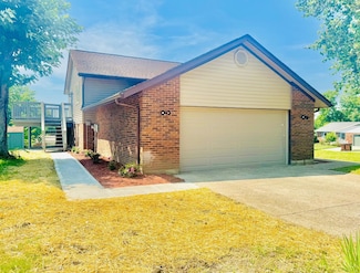 324 Cris Ct, Franklin, OH 45005