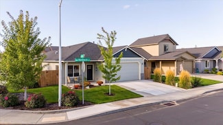 2920 NW Hemlock Ln, Redmond, OR 97756