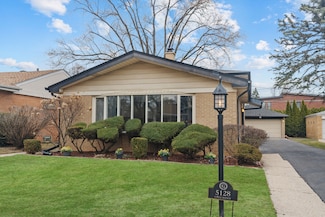 5128 Coyle Ave, Skokie, IL 60077