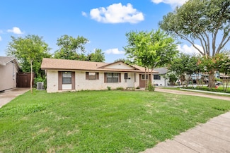 1832 Moonbeam Ln, Carrollton, TX 75006