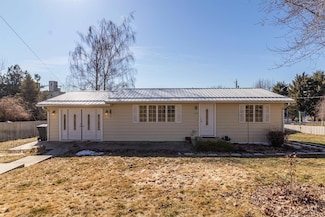 735 W Walnut St, Genesee, ID 83832