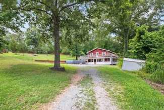 587 Pine Tree Dr, Pineville, MO 64856