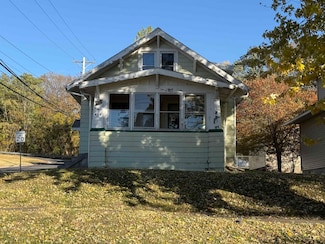 834 N 4th St, Savanna, IL 61074