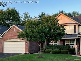 6493 Club Ct E, Grand Blanc, MI 48439