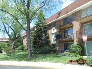 1198 Royal Glen Dr Unit 301, Glen Ellyn, IL 60137