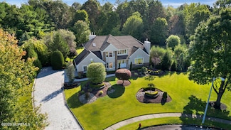 25 Iroquois Dr, Freehold, NJ 07728