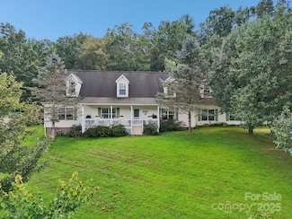 180 Chelsea Nix Ln, Hendersonville, NC 28792