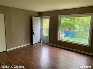 300 Center St, Holly, MI 48442