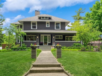 912 45th St, Des Moines, IA 50312
