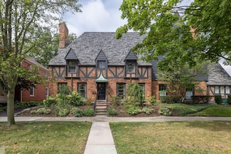 319 Rivard Blvd, Grosse Pointe, MI 48230