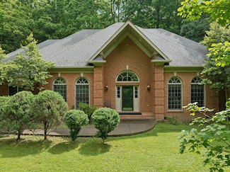 1130 Crater Hill Dr, Nashville, TN 37215