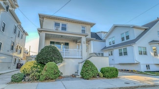 2 S Melbourne Ave, Ventnor City, NJ 08406