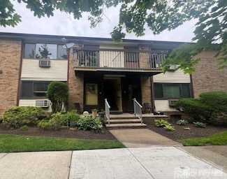 320 Cricket Ln, Woodbridge, NJ 07095