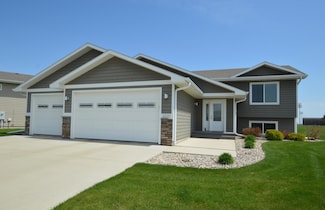 2201 S Merton St, Aberdeen, SD 57401