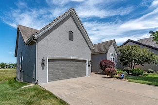 404 NW Greenview Ct, Lees Summit, MO 64064