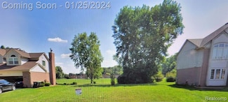 25905 Maple Dr, Taylor, MI 48180