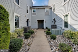 993B Scotswood Ct, Mount Laurel, NJ 08054