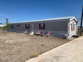 607 Holman Dr, Del Rio, TX 78840