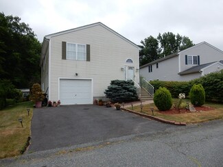 93 Apple Creek Ln, Fall River, MA 02720