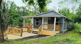 415 Hickory St, Saint Clair, MO 63077